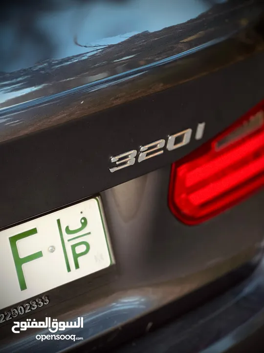 BMW 320i للبيع بدل