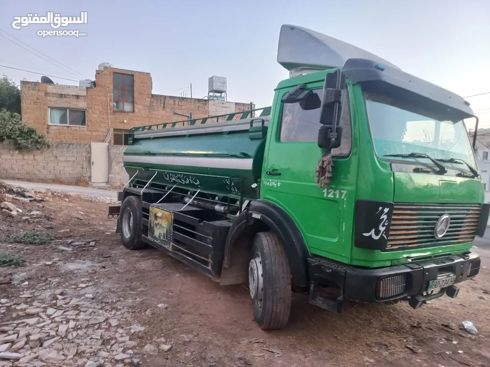 تنك ماء صالح للشرب 12/17