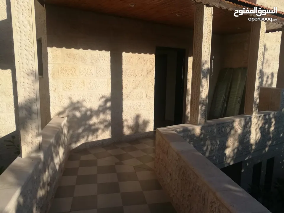 طابق مستقل من فيلا للايجار في ضاحية الرشيد مقابل فندق قصر الحرير