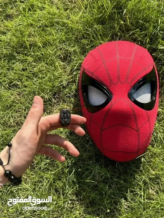 Spider-Man mask with remote