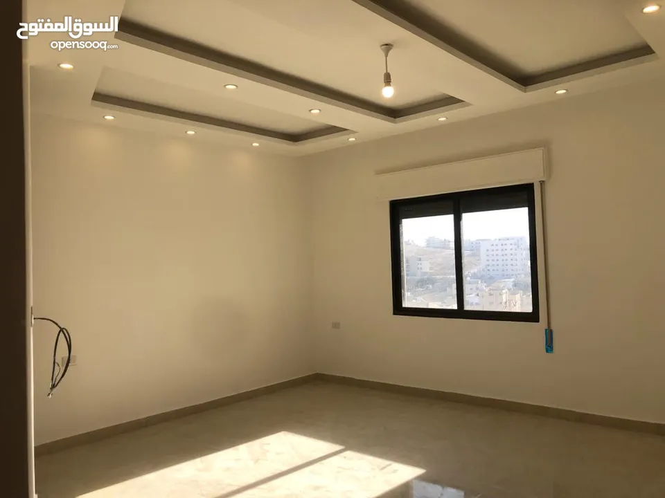 شقة سكنية ديلوكس شبه ارضي مع تراس  145متر في  حي عدن