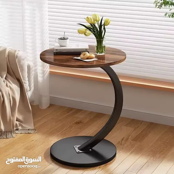 السكملي هي الي رح تغنيكي عن السكملي التقليدية في بيتك طاولة جانبية مستديرة على شكل حرف C