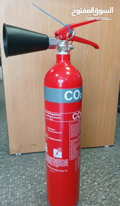 أمانك يبدأ بلحظة... وأنقذك في ثانية!  طفاية CO2 – 2kg: درع الحماية لعائلتك ومنزلك.