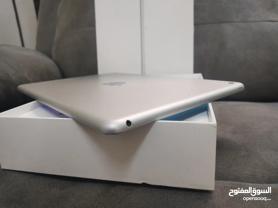 ايباد  الجيل  التاسع(64GB) Ipad 9 بطارية 90% بحالة الوكالة