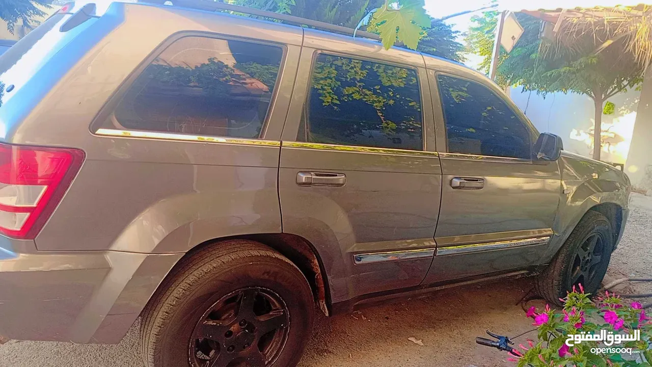 جيب شيروكي ليمتد للبيع موديل 2007 فحص جيد خلفي قصعات امامي ماتور 4700cc  منتهي ترخيص صحتها كويسه
