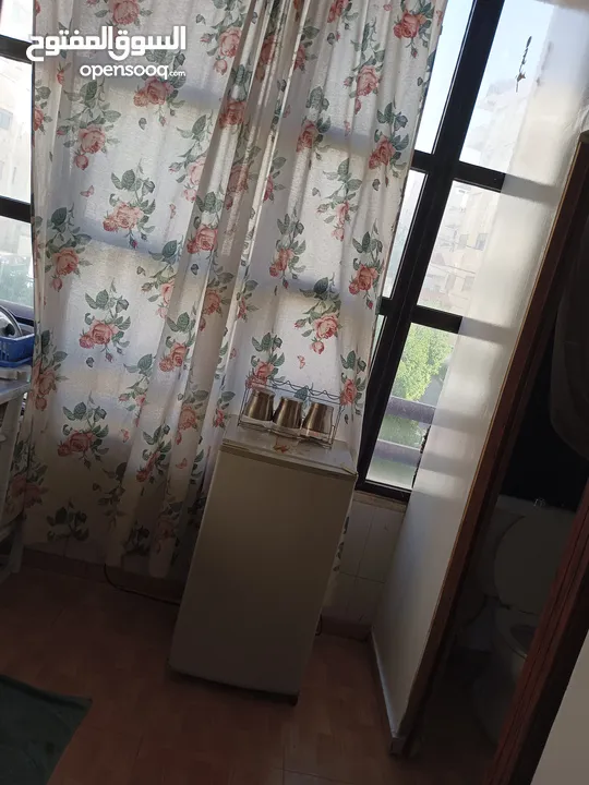 استديو غرفة وصالون في ضاحية الرشيد للايجار 170دينار شامل ماء وكهرباء وحارس