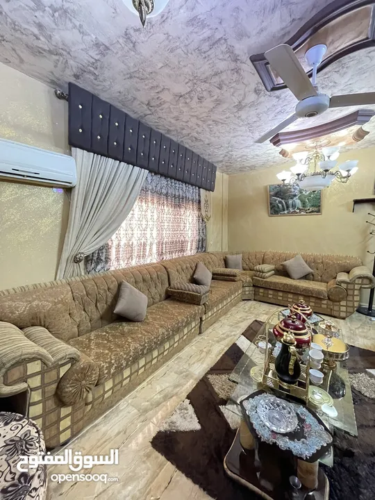 كورنر اماراتي خليجي مريح لغرفة جلوس او معيشه بلون عسلي مميز السعر 130 دينار السعر قابل للتفاوض