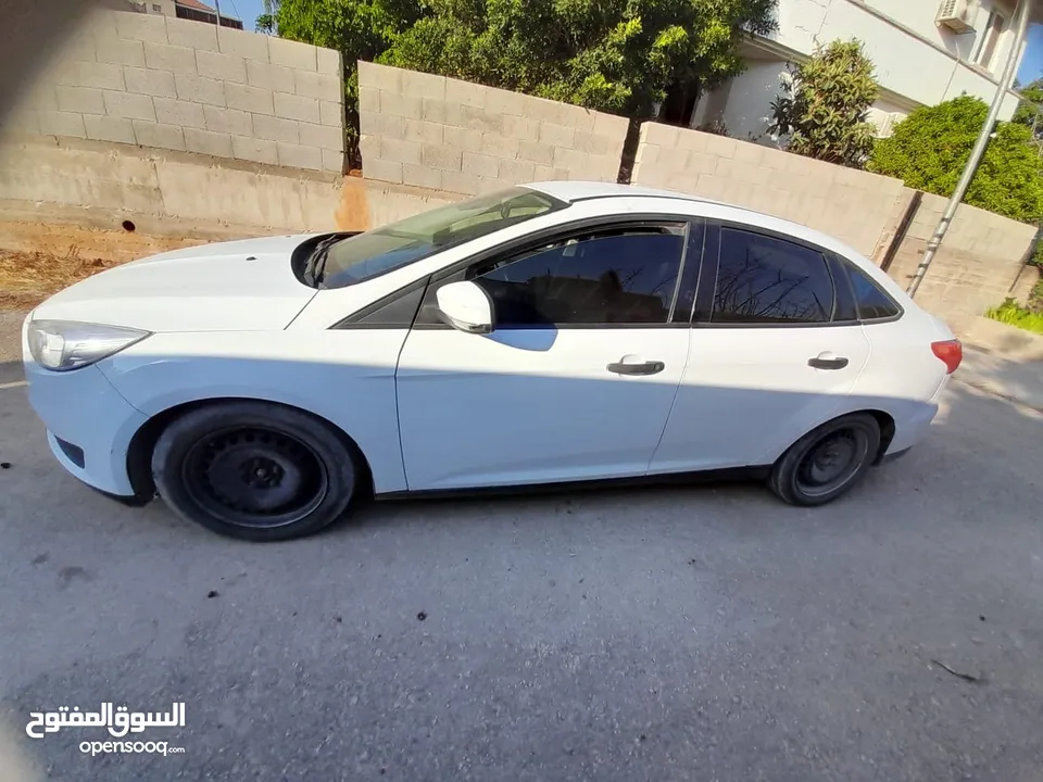 فورد فوكس 2015 لون ابيض عادي