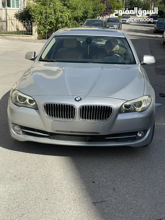 بي ام دبليو 520i  لون فضي  توين تيربو انجكشن