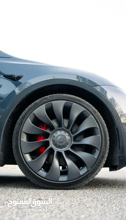 بحالة ممتازة أستعمال عائلي مع تظليل و غرافين حراري  Tesla model y 2022 تيسلا موديل y