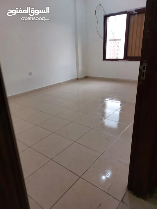 غرفة مع حمام master room 4 rent