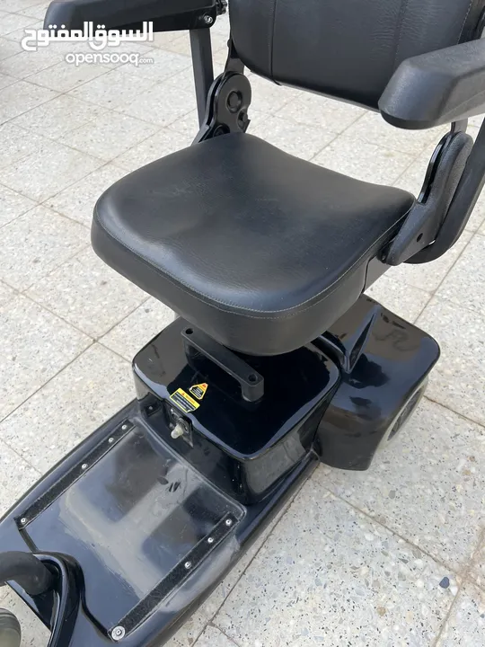 عربية كهربائية لكبار السن