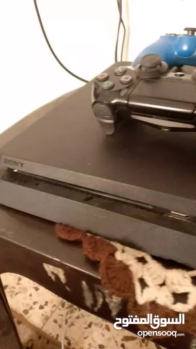...................... PS4 سليم 500GB + يد أصلية + يد.كوبي.- شبه جديد