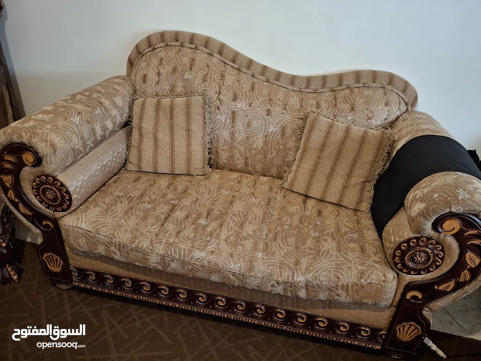 طقم كنب بحالة جيدة للبيع