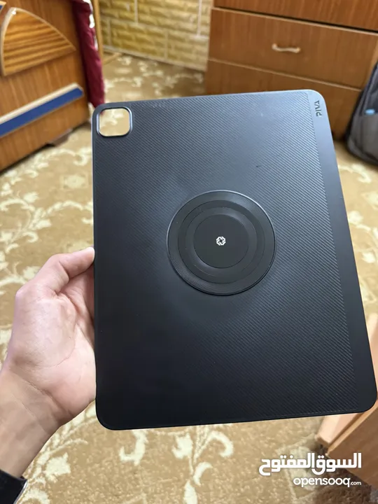 ايباد m4 13 inc مشحون 5 مرات ولاشي فيه مفتوح كرتونه الجهاز