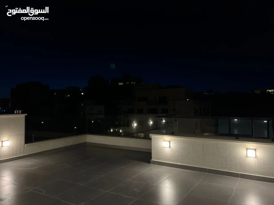 فرصة مميزة  أرضي مع حديقة وكراج – مساحات داخلية وخارجية واسعة.