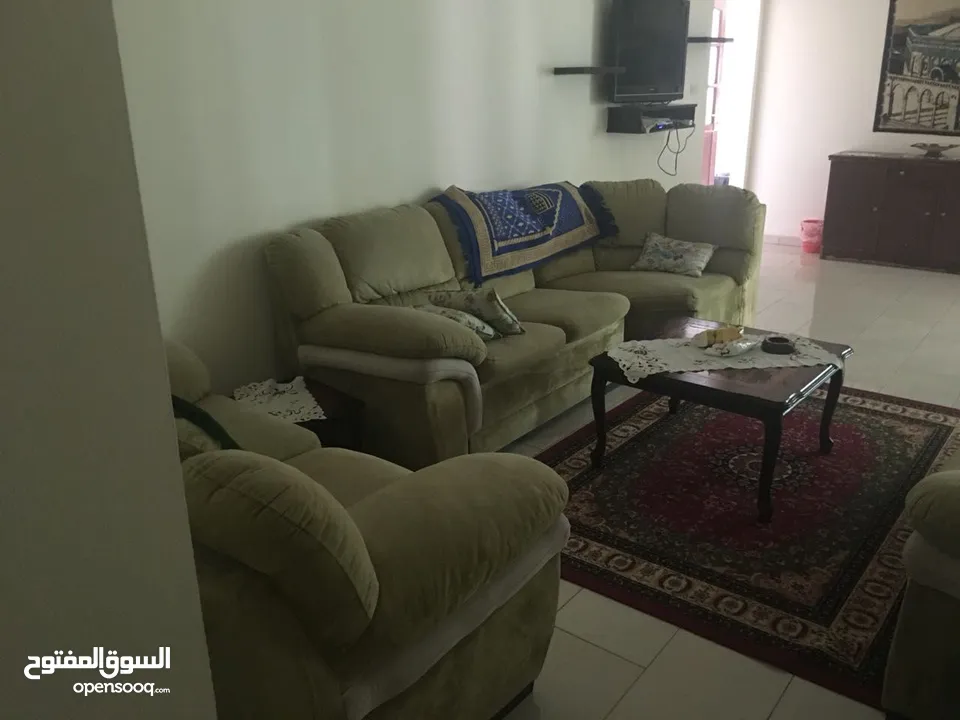 شقة فارغة - الجبيهة - 3نوم - قرب الخدمات العامة