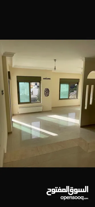 ثلاث غرف نوم غير مفروشة