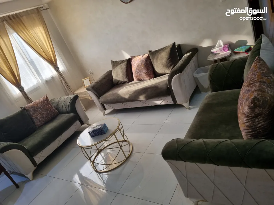 طقم جلوس نظيف جدا 7 أشخاص Sofa set very clean 7 seater