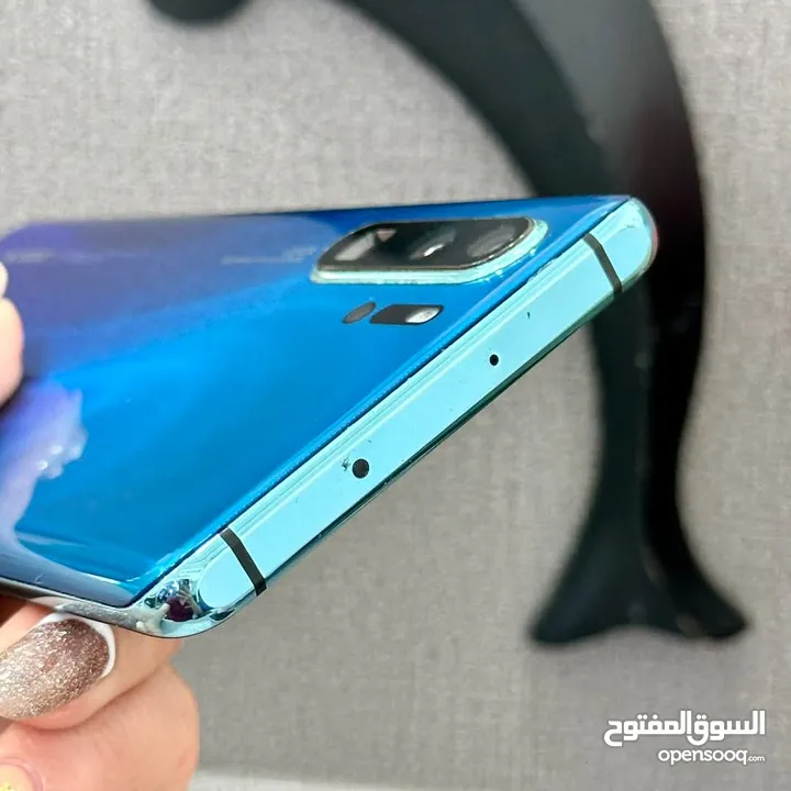 على الفحص Hawaii p30 pro رام 8 جيجا 256 بدون كرتونه متوفر توصيل