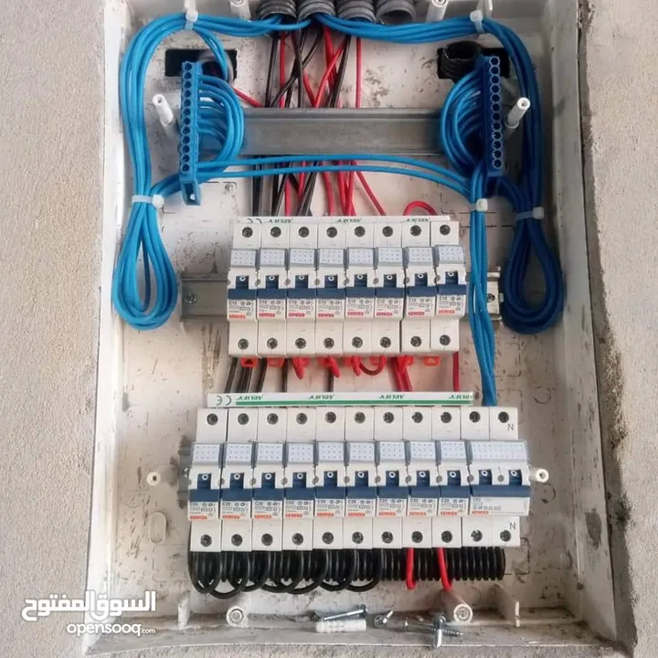 كهربائي مناذل خبرا في الديكورات والبروفيل