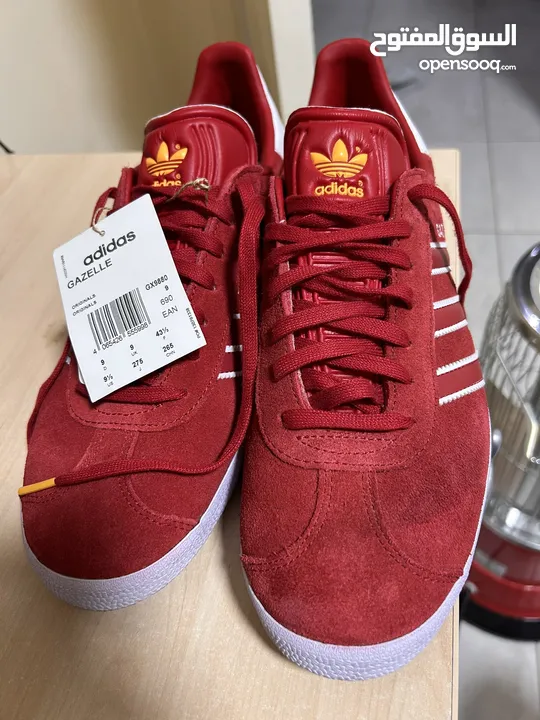 حذاءadidas GEZELLE size 43اصلي 100٪؜ عيد مستعمل مع tag و بزبط تتاكد من QR code