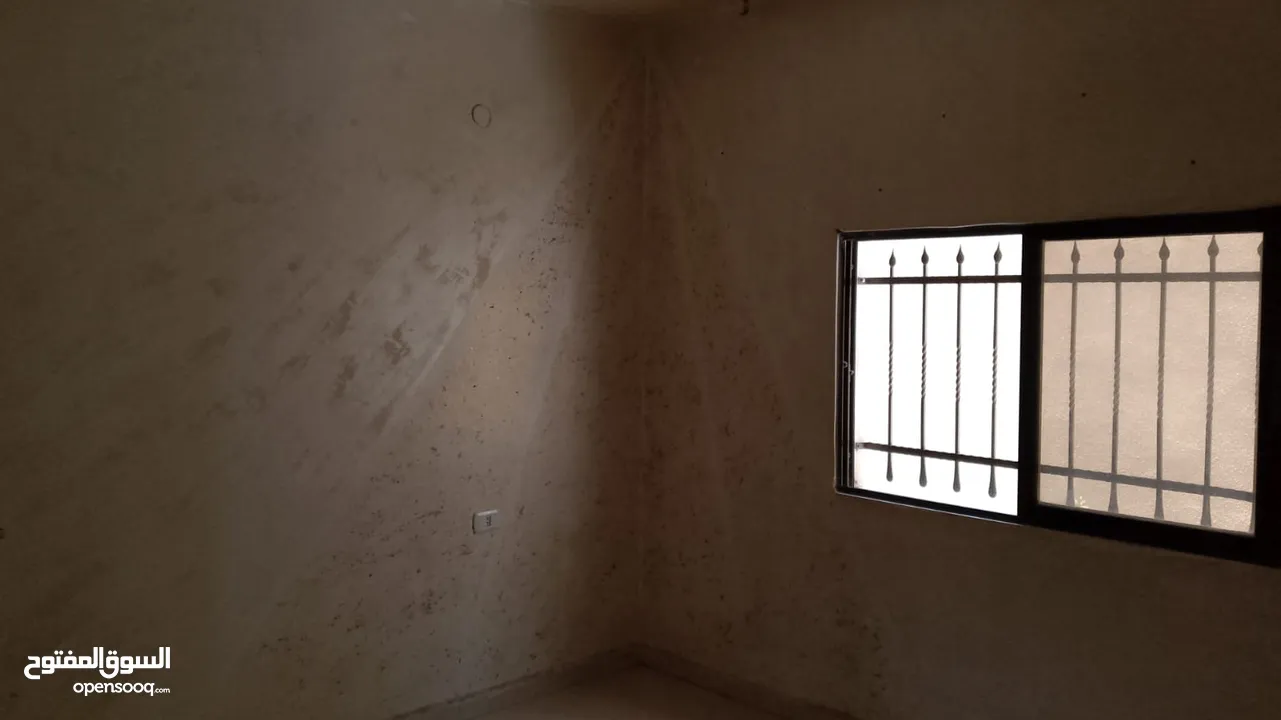 شقة أرضية في المنارة -شارع الحر بن عبد الرحمن - بقرب بقالة الصوالحي ومكتبة لؤلؤة الرحمن - من المالك