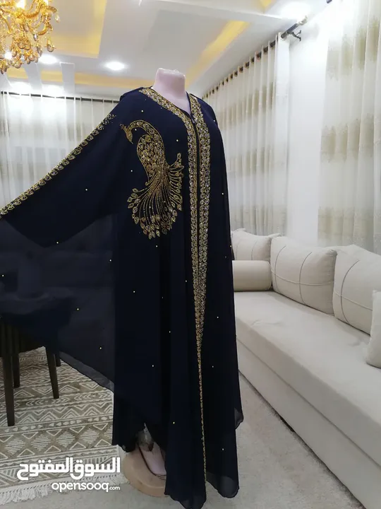وينها  ام العريس عبايه شيفون فراشه مع شك  قطعتين  القطعه داخلي ملزقه مع الفراشه