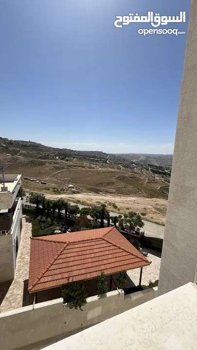 شقة طابق ثاني   بإطلالة رائعة وجذابة