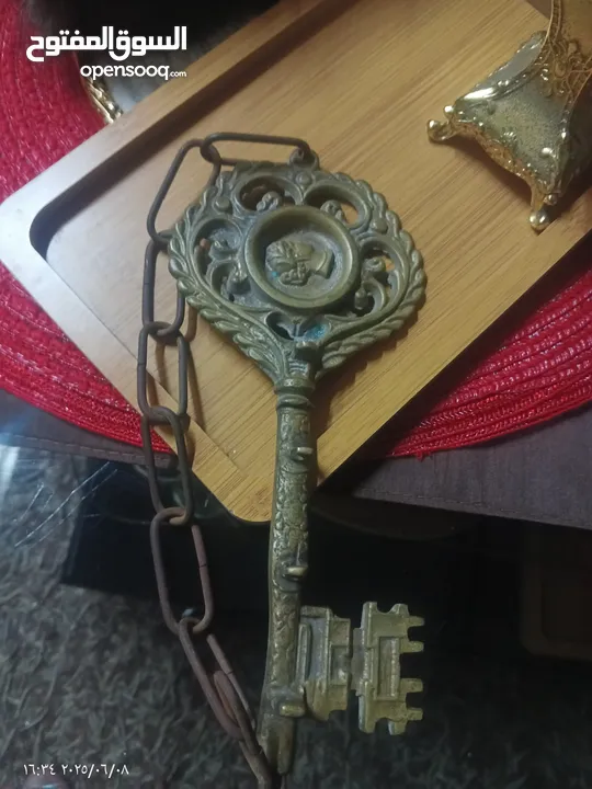 مفتاح نحاس قديم