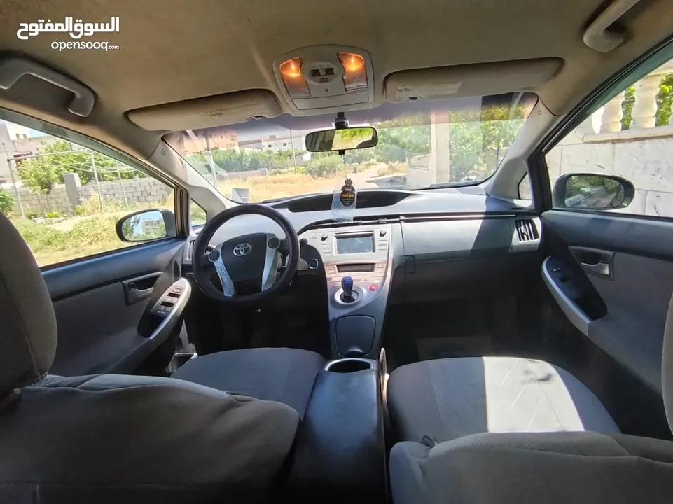 تويوتا بريوس هايبرد 2012 بحالة ممتازة