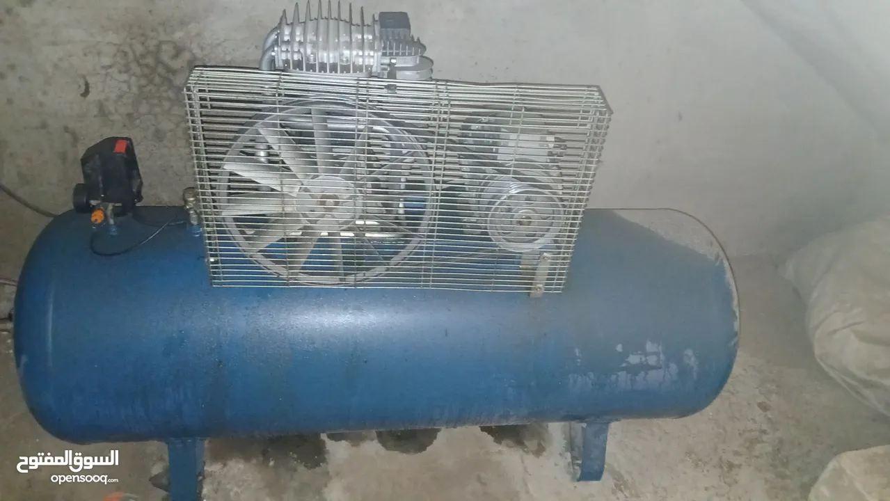 كومبريسر 750 لتر بحال الوكالة