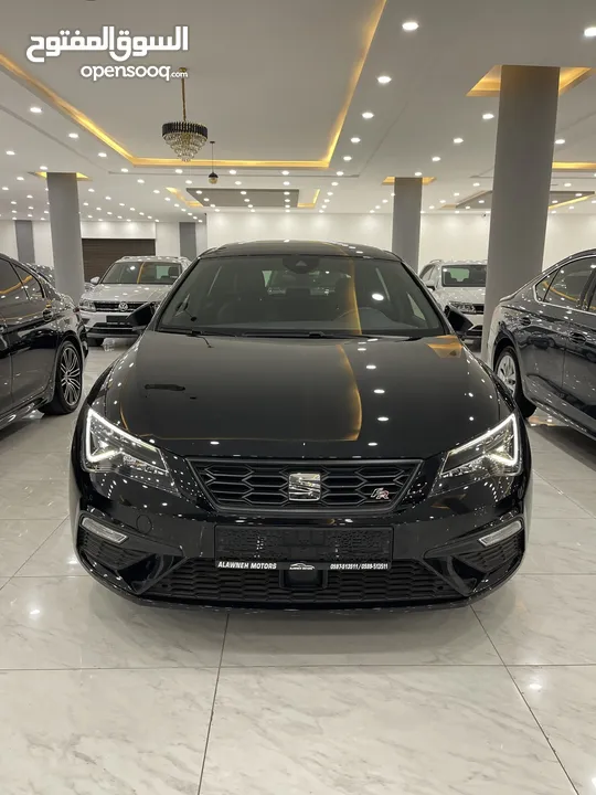 Seat leon fr // فتحة سقف بانوراما كاملة الاضافات طلاء الشركة يد صفر