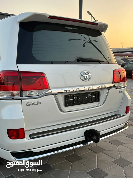 Toyota Land Cruiser GXR V8