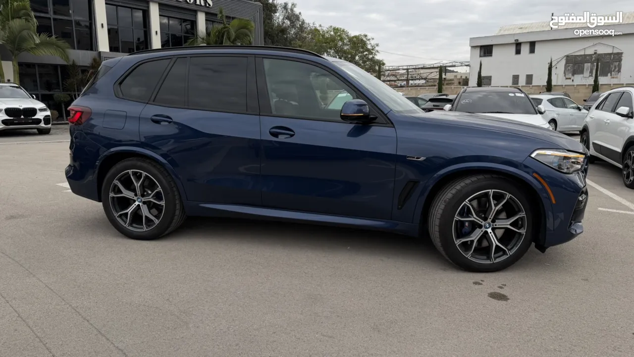 BMW X5 ترخيص 2022 ص محرك 3000 هايبرد plug in/يقطع على الشحنه 80 كيلو متر 399 حصان