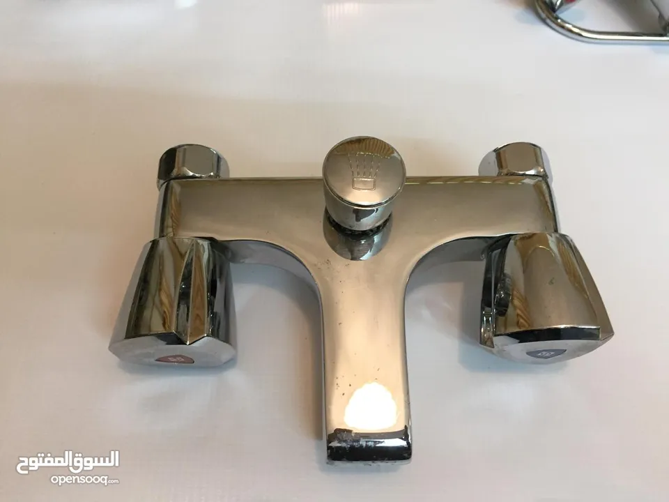 4 بطاريات دوش وحمام GROHE  و  KLUDI  المانيه  واكسوارات .