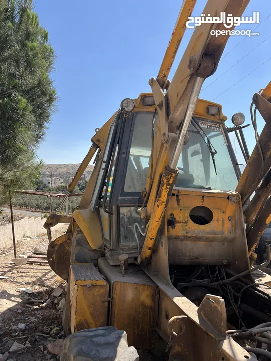 جرافه jcbللبيع بحاجه لماتور