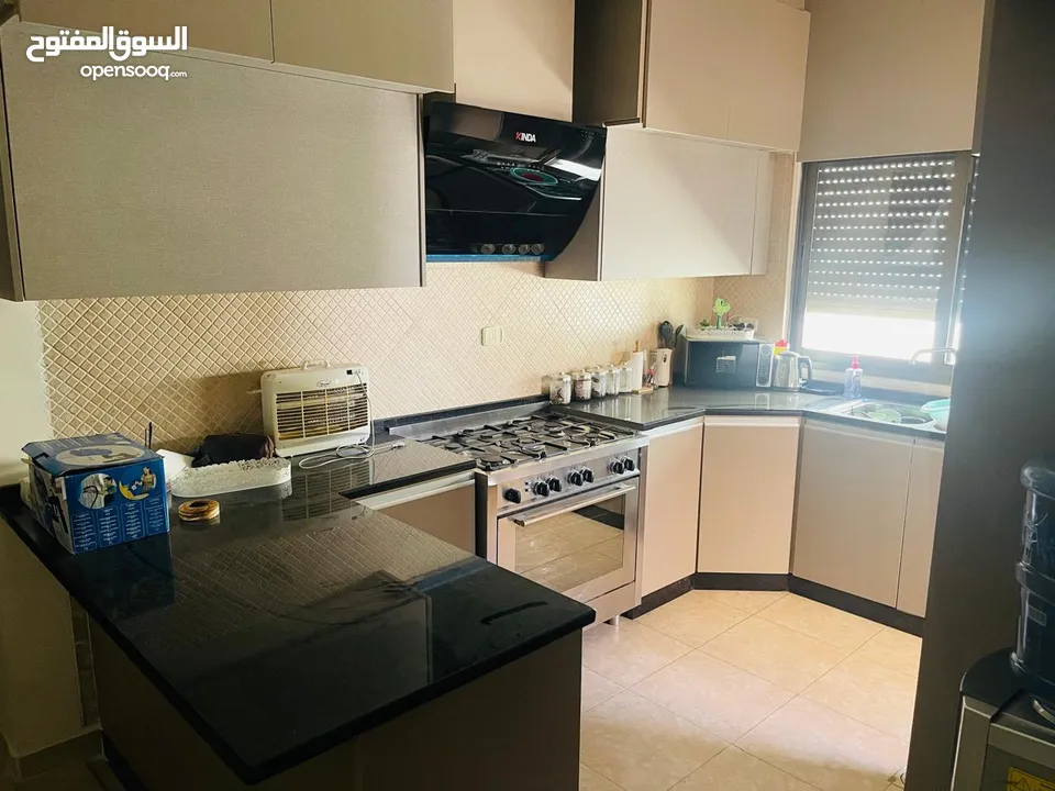 شقة في خلدا مميزه  طابق رابع مع إمكانية روف من 40الى50متر مربع فرصه في منطقة هادئة ومنظمة للخدمات