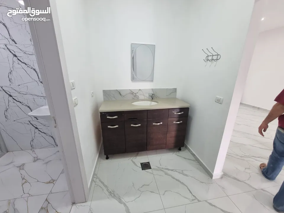 شقق ومخازن للاجار