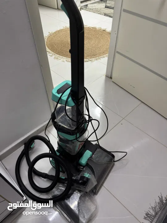 مكنسة كهربائية للسجاد والبلاطً