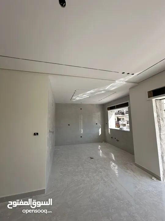 شقق جديده طريق المطار  ضاحيه الأمير علي  بالقرب بيت المقدس تشطيب سوبر ديلوكس يوجد ثالث مع روف