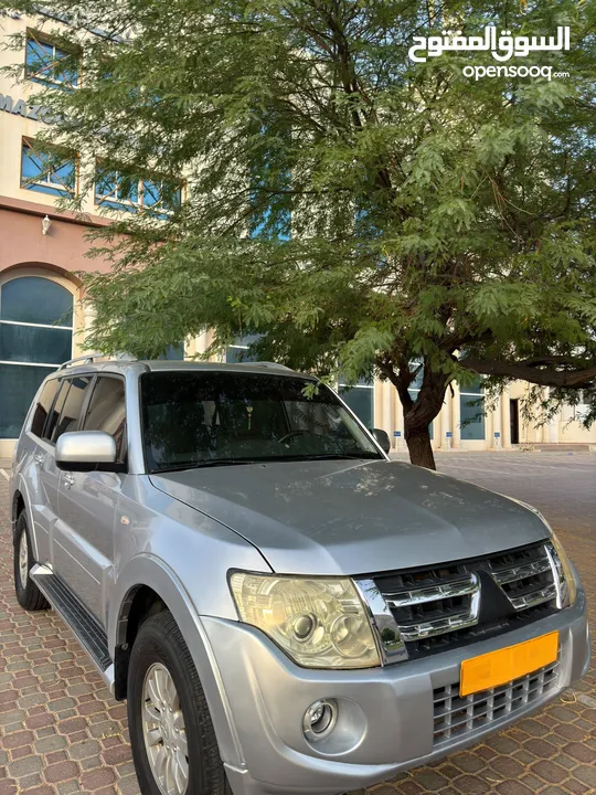 Mitsubishi Pajero 3.5 GLS Top 2012 model Oman car less km like 190 k km