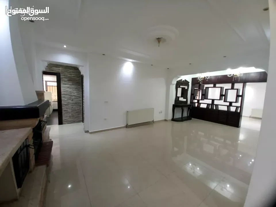 شقة بموقع مميز طابق أرضي للبيع في الصويفية ( Property ID : 30488 )