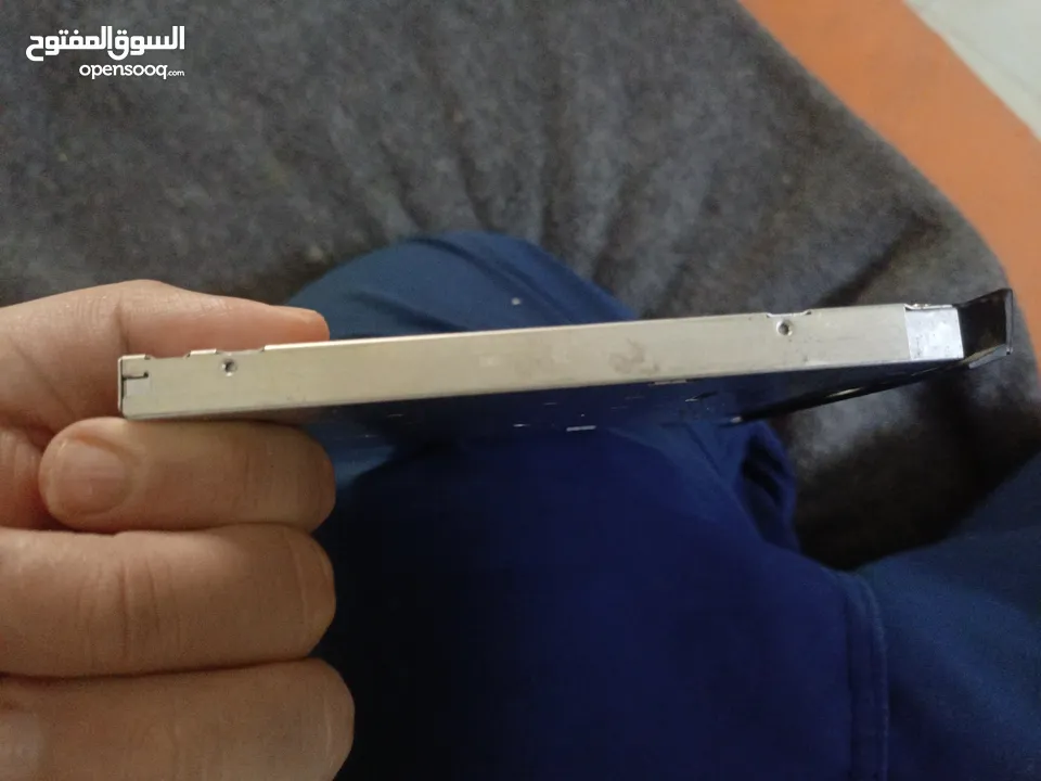 قارئ اقراص للابتوبات ديل انسبايرن 3000 ولا تيتيود 5000 بس