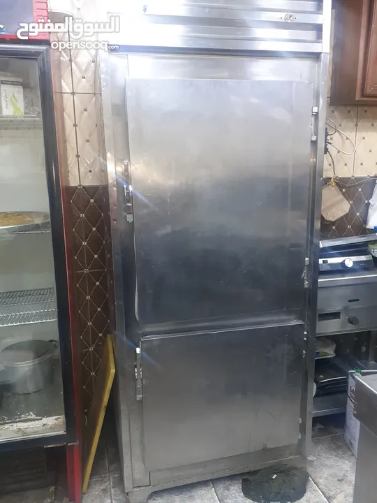 عدة مطعم للبيع