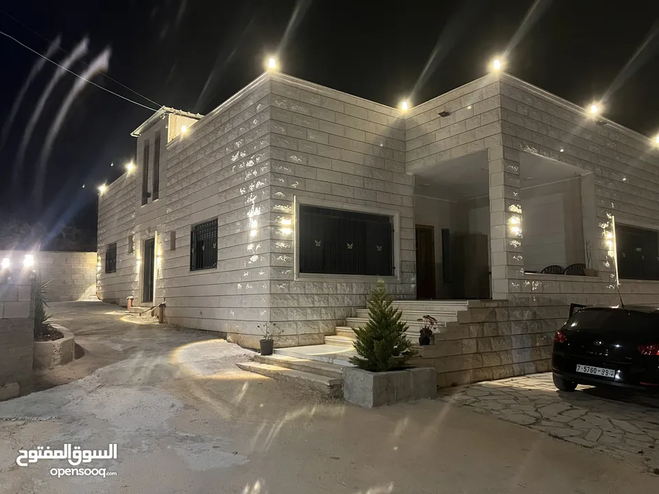 بيت مستقل للبيع ذو اطلالة رائعه