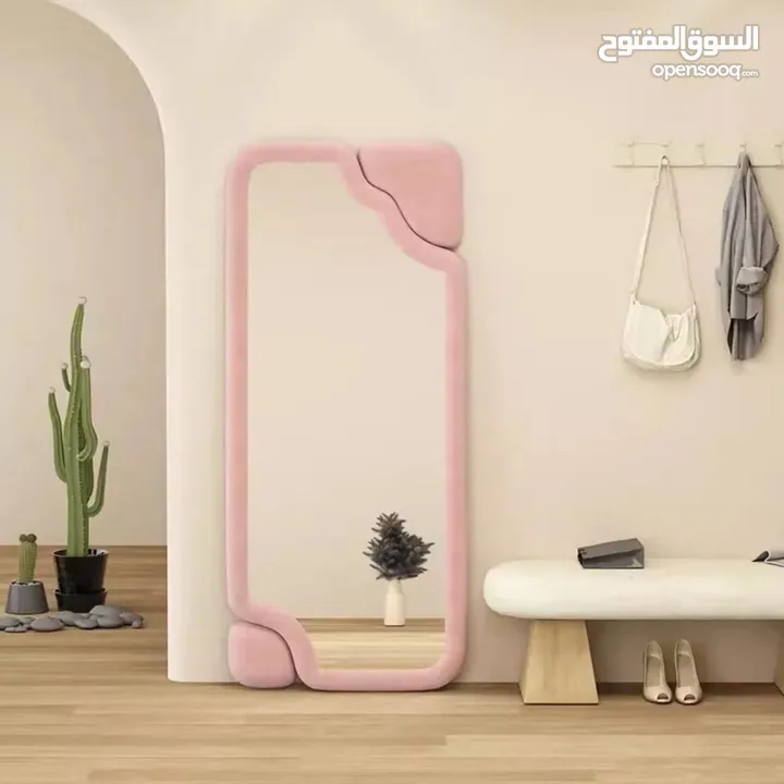 مرايا ترند عالمياً... تصميم موجي ومنحوت فخم يخلي أي زاوية تصير قطعة فن جاهزة للتصوير
