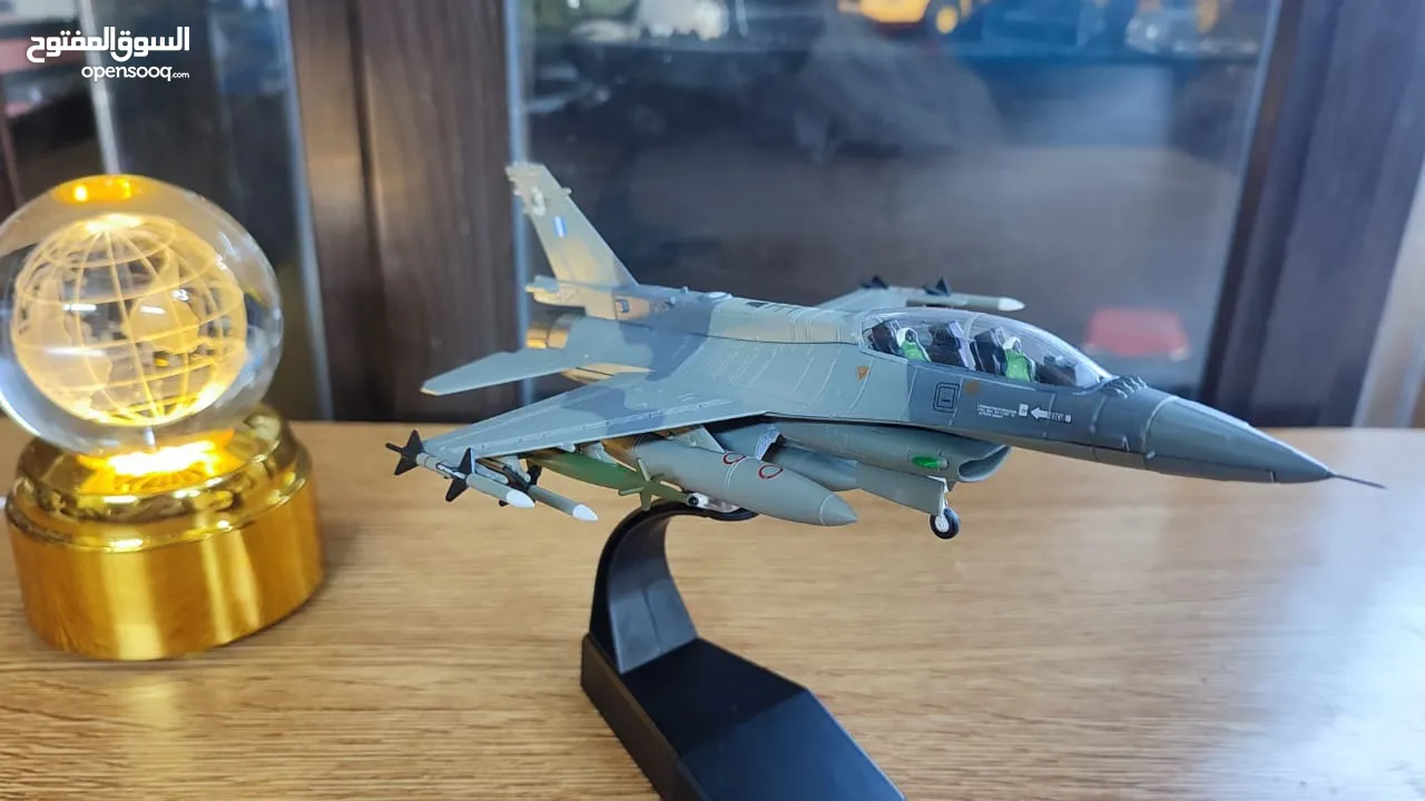نموذج طائرة حديد F16
