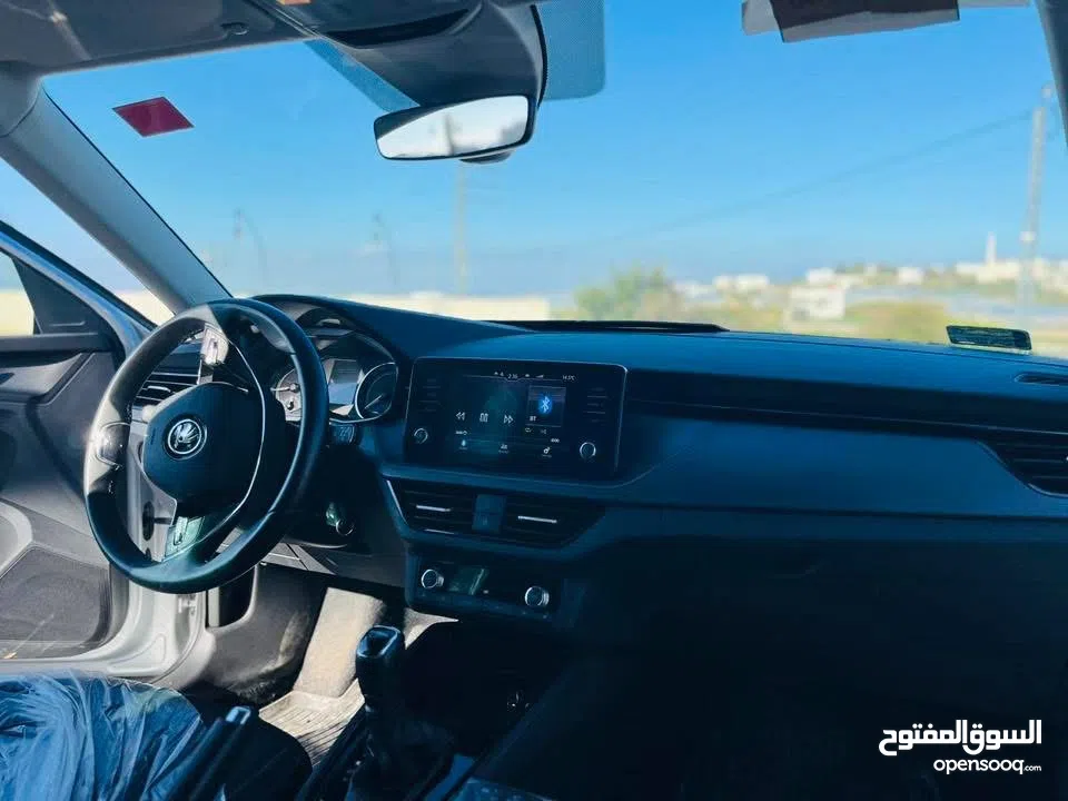 سياره سكودا كميك للبيع لون رمادي