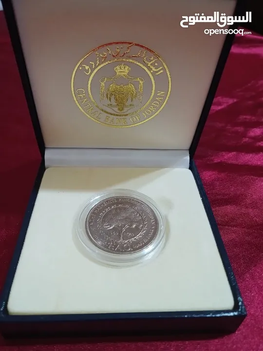 عملة تذكارية للملك حسين 1969 مع علبة اصلية بسعر  مغري جداً